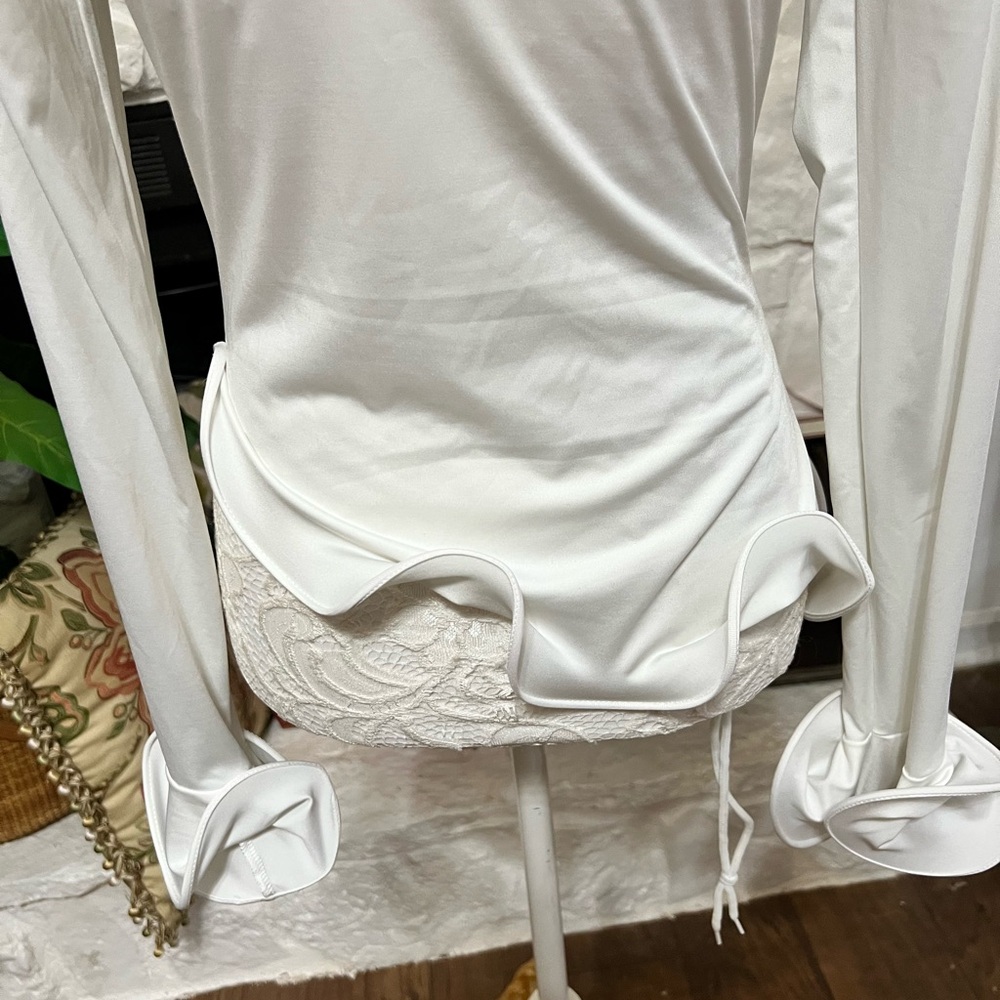 Julia By Love J White Ruffled Long Sleeve Top NWOT Size M - Picture 4 of 11